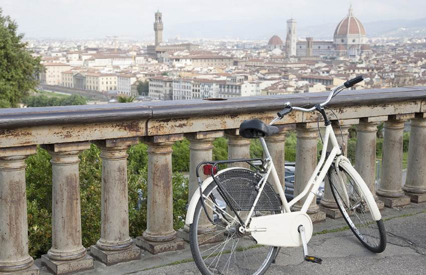 Guided bike tour through Florence