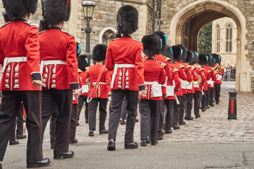 City walking tour with changing of the guard at Buckingham Palace